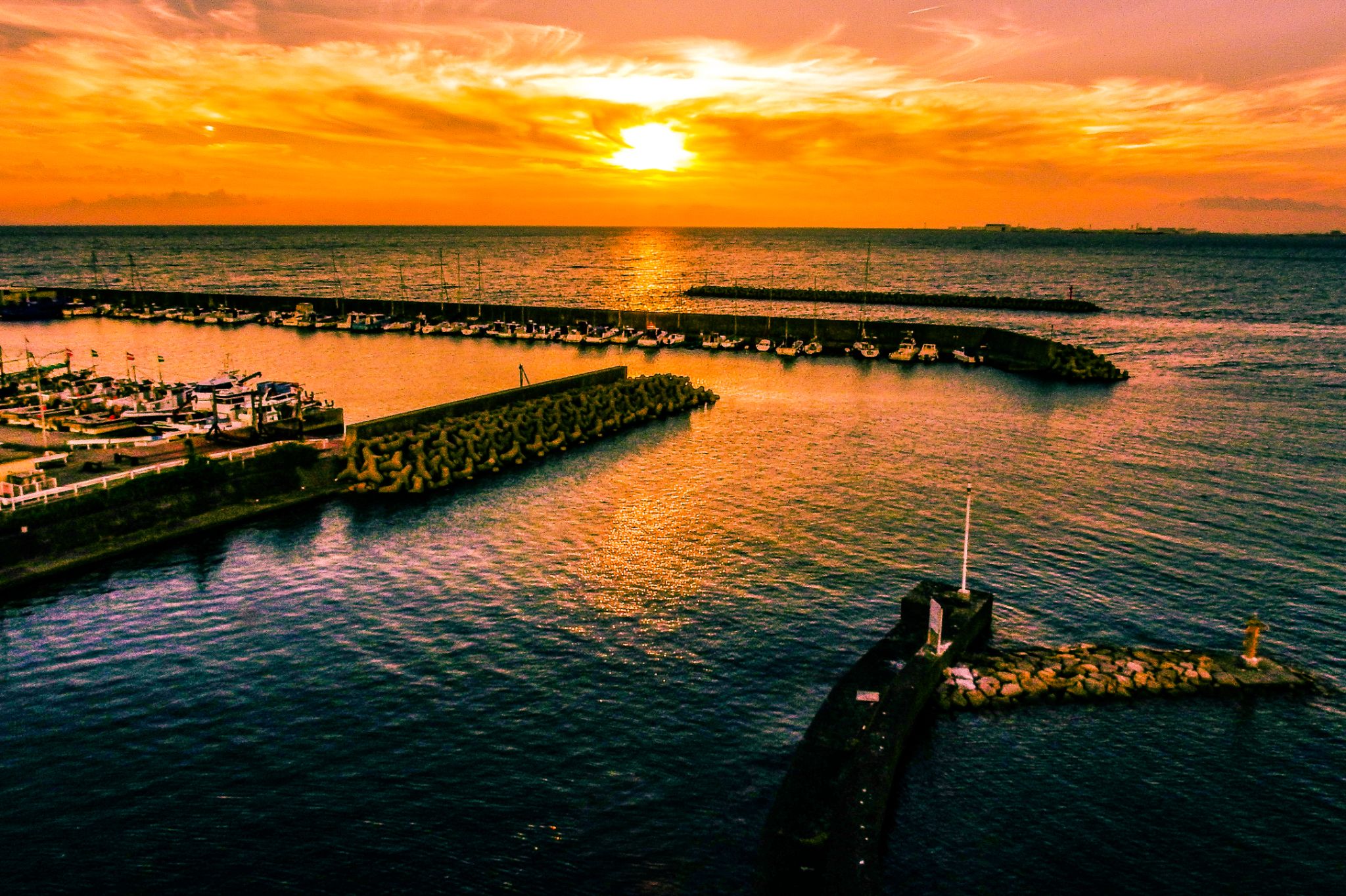岡田浦の夕日 - 日の出日の入時刻・方角マップ